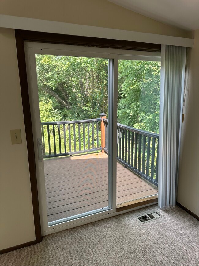 Building Photo - 2096 Fox Hollow Dr