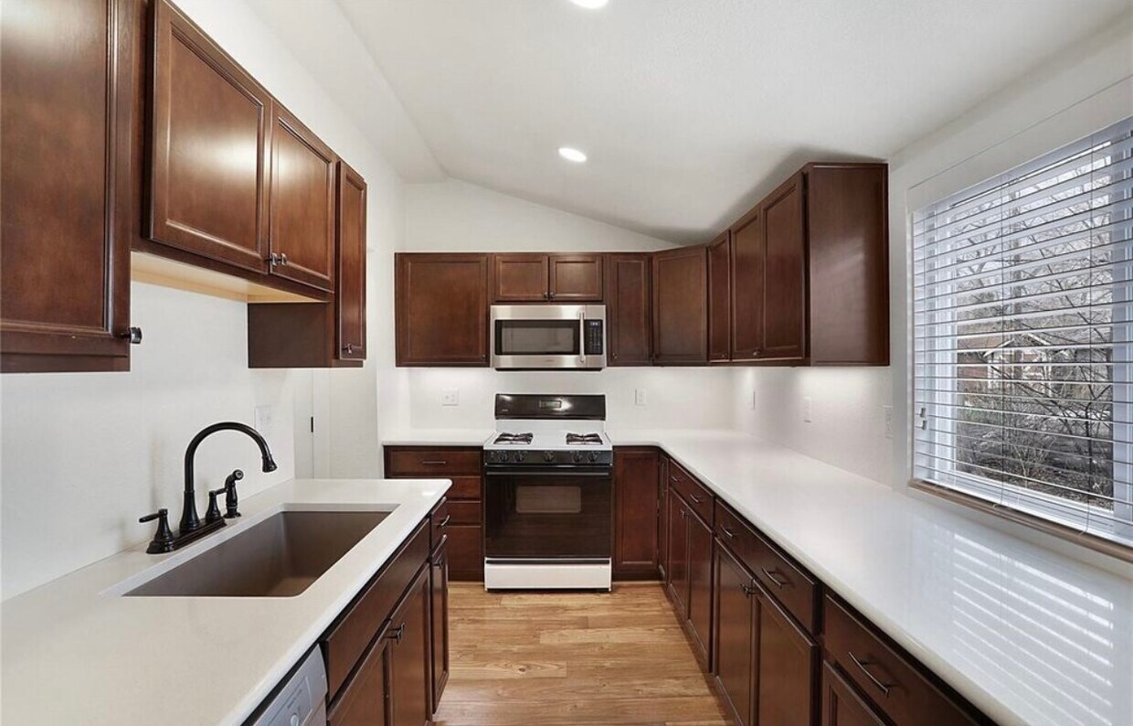 Primary Photo - 520 E Del Norte St