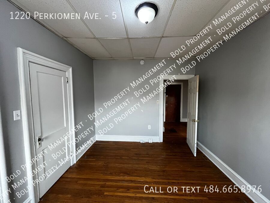 Building Photo - 1220 Perkiomen Ave