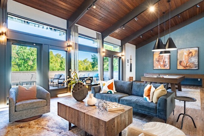 Foto del edificio - Yester Oaks Apartments