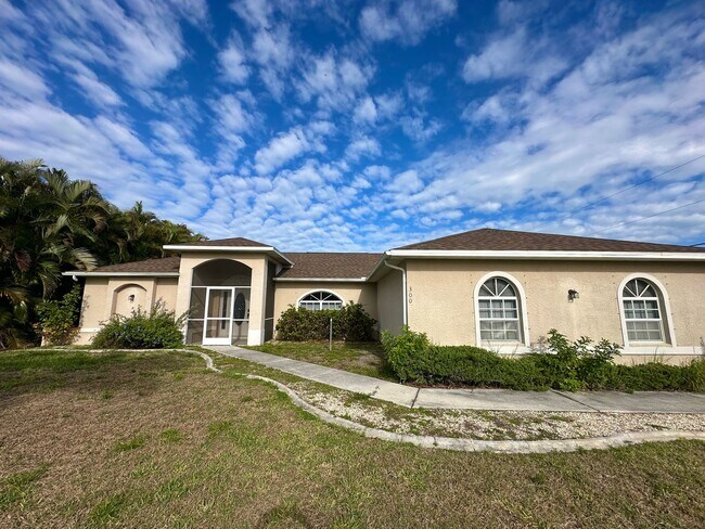 Building Photo - Spacious & Charming Pool Home On City Water - 3 Beds, 2 Baths