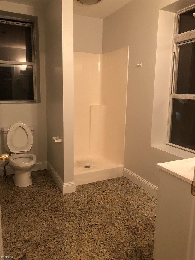 Building Photo - 4 br, 3 bath Apartment - 119 Homestead St