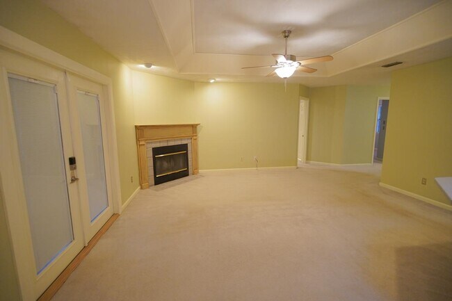 Building Photo - 4424 Stratfordshire Ct