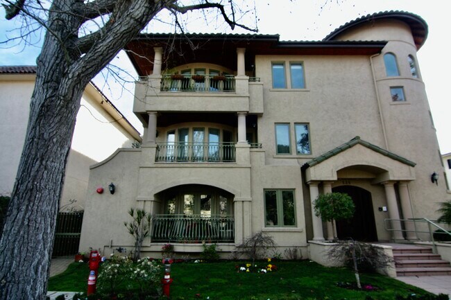 Building exterior - 535 Almer Rd