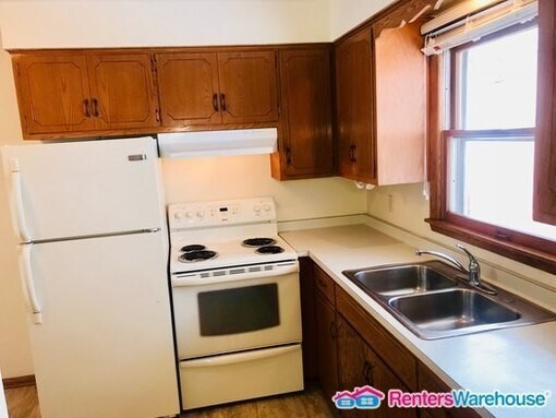Building Photo - 2 Bed/1 Bath updated duplex!