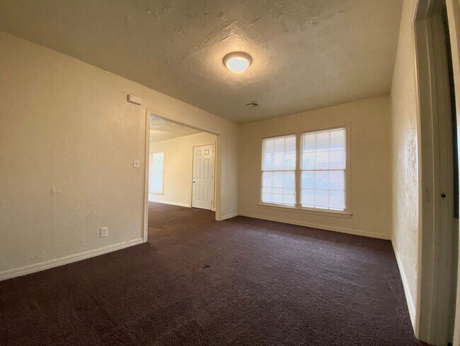 Building Photo - 3 bed 1 bath home for rent - NE OKC