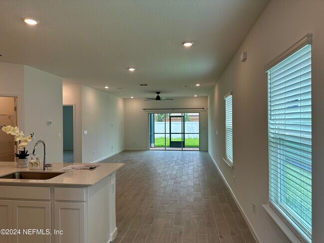 Building Photo - 4015 Haydon Burns Pl
