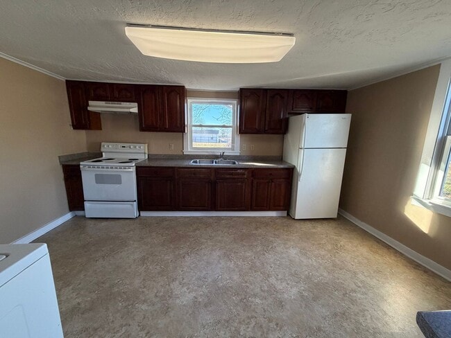 Building Photo - 3 Bed 2 Bath home in the Heart of Martin, TN!