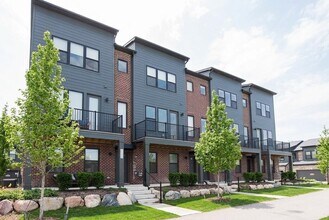 Building Photo - 2150 Park Dr