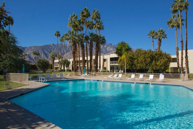 Building Photo - 501 Desert Lakes Cir