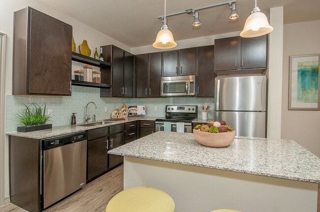 Building Photo - Highline Apartments