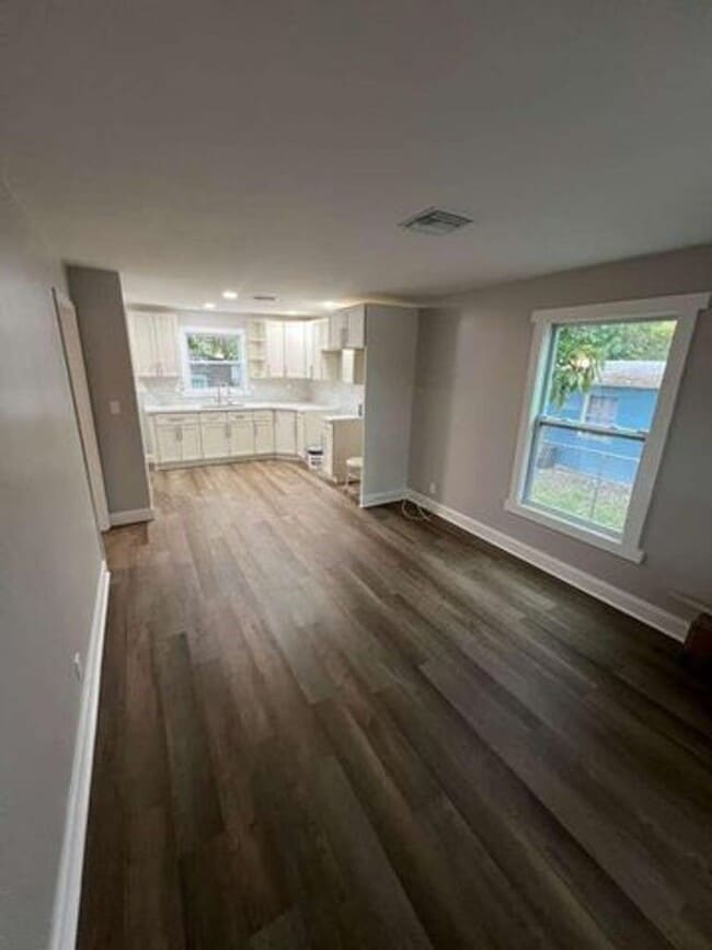 Building Photo - 932 31st St