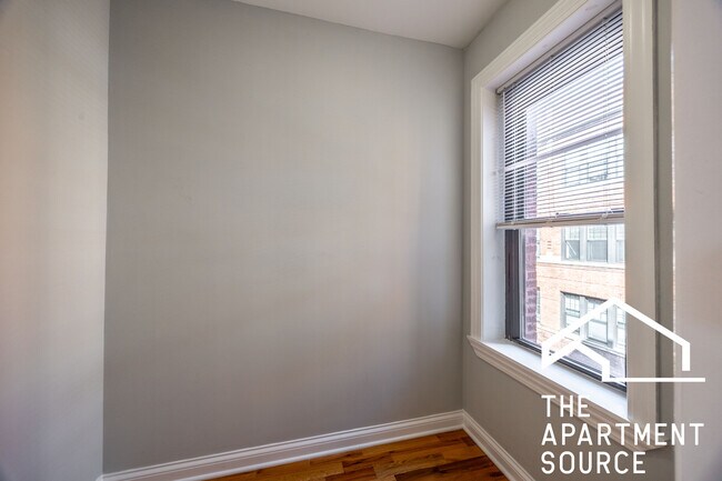 Foto del edificio - 4418 N Wolcott Ave