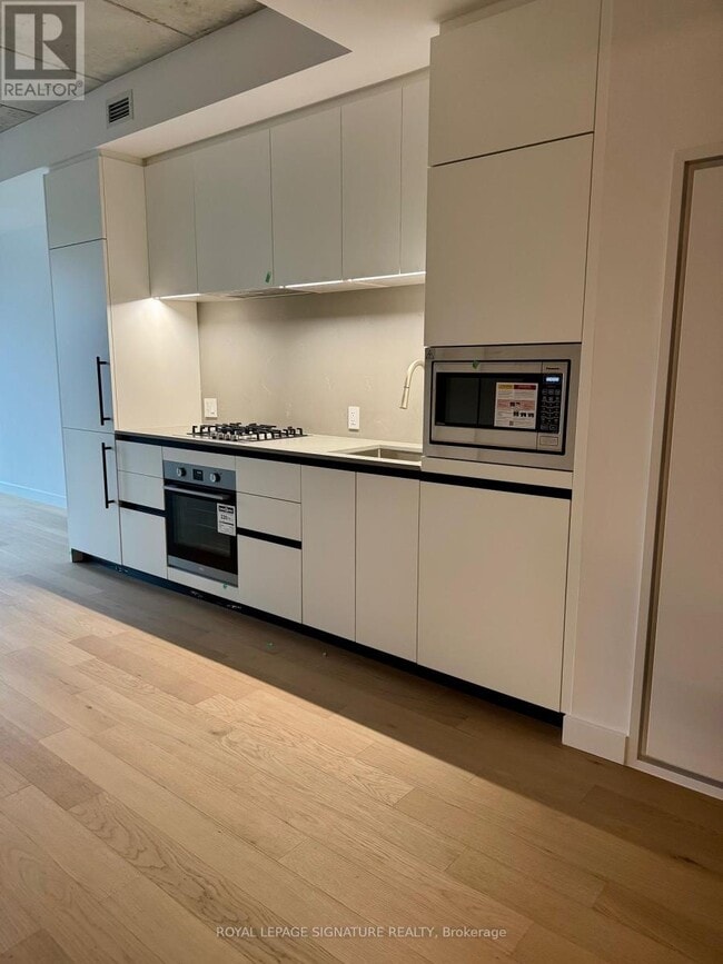 Building Photo - 1720 Bayview Ave