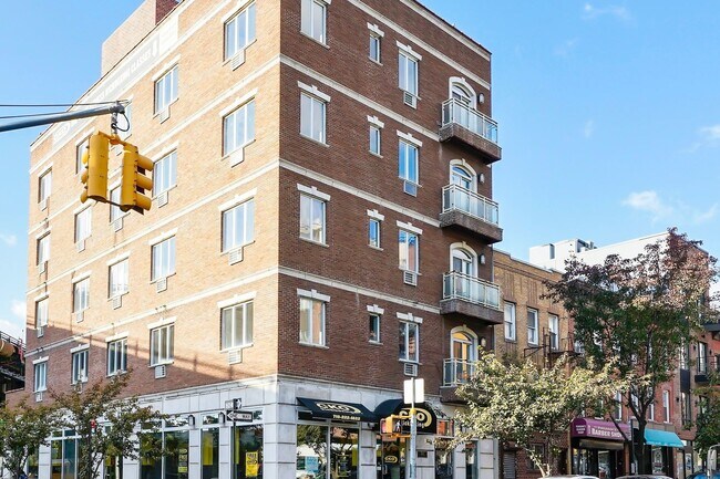 Building Photo - 562 Court St