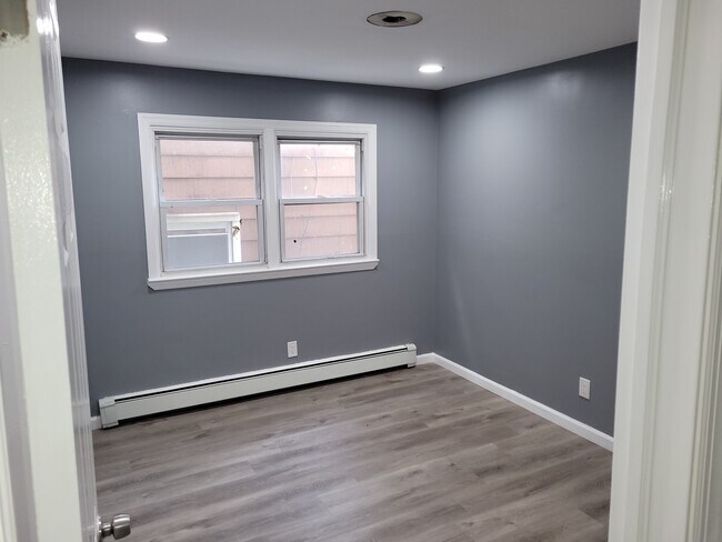 Building Photo - 73 Saint Pauls Ave