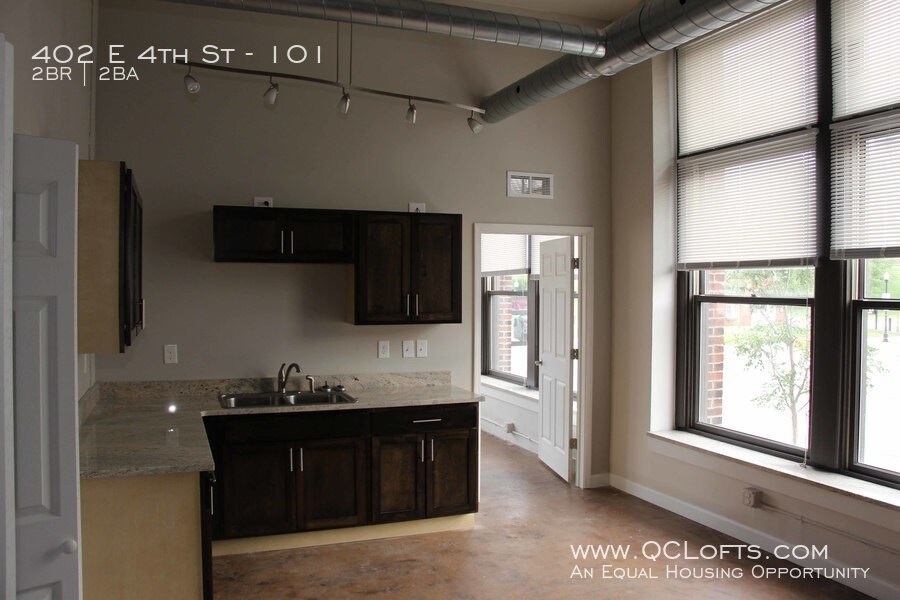 Primary Photo - 402 E 4th St
