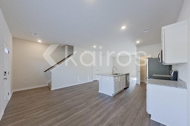 Building Photo - 2461 Banyan Cir