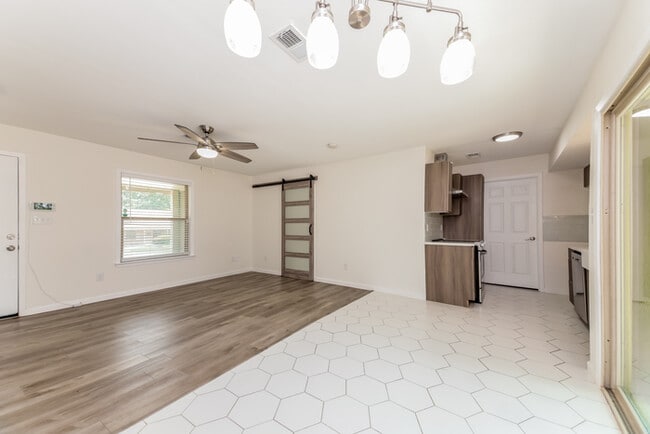 Building Photo - 7315 Gayglen Dr