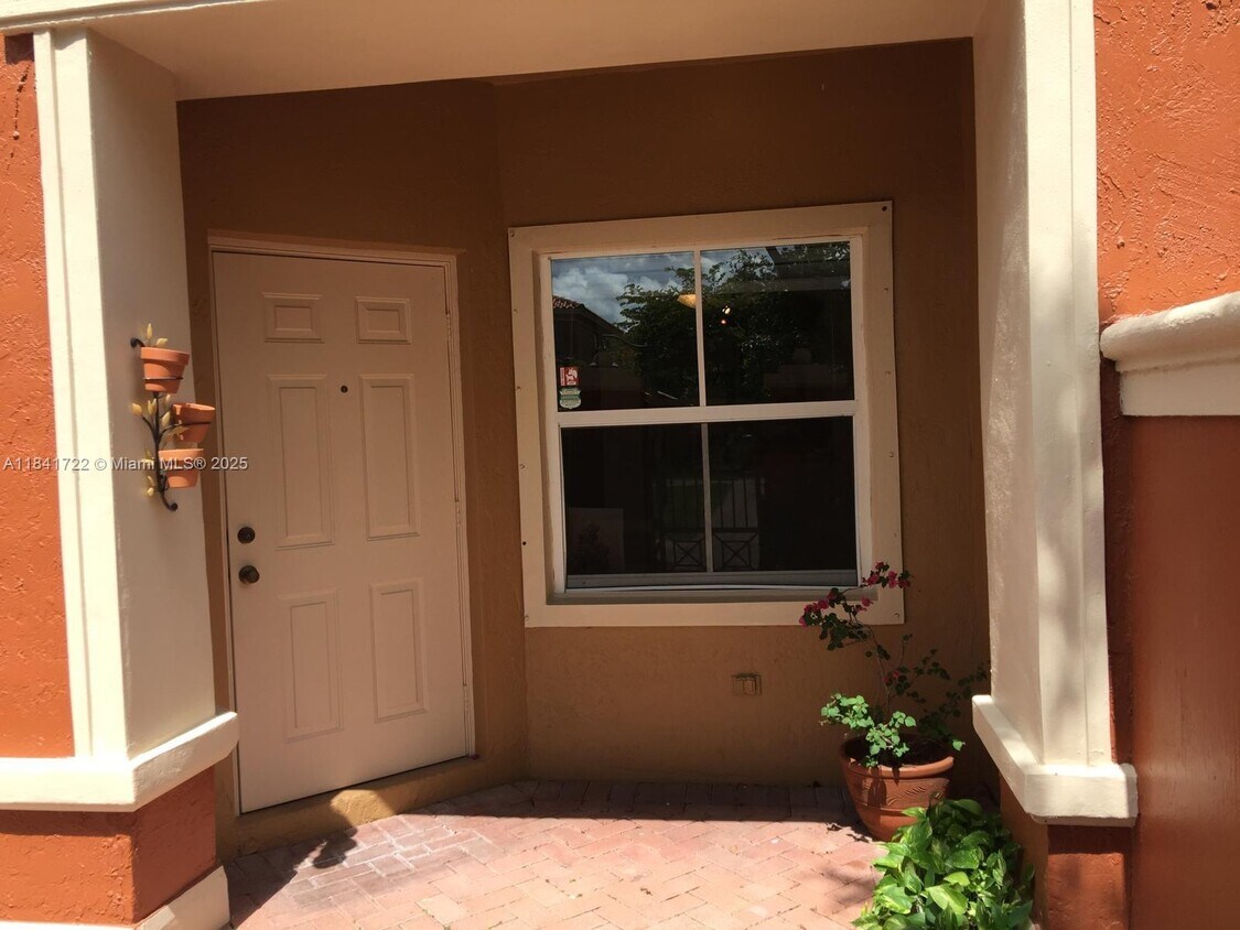 Foto principal - 6141 NW 115th Pl