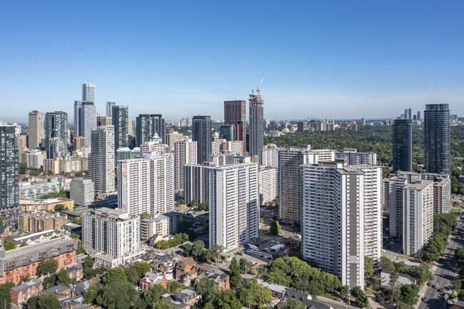 Aerial Photo - 260 Wellesley St E