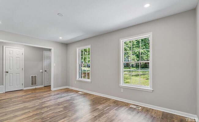 Building Photo - 203 Dundalk Way