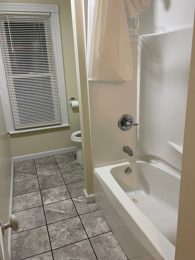 Building Photo - 1558 Scott St