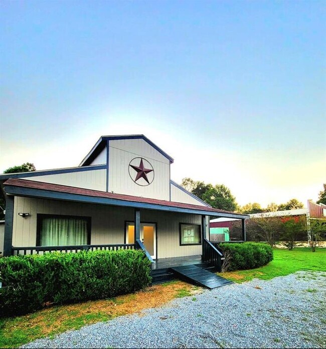 Building Photo - 9733 U.S. Hwy 190