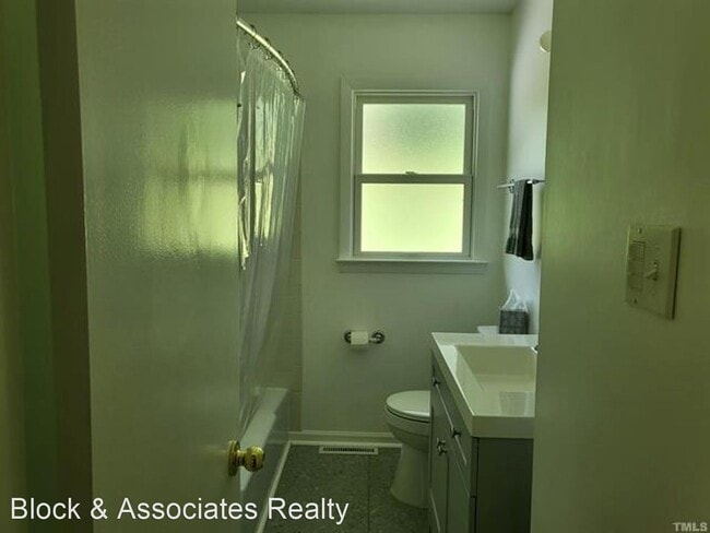 Building Photo - 3 br, 1.5 bath House - 2104 Balboa Rd