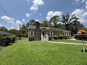 Building Photo - 609 N Maple St