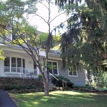 Building Photo - 1727 Broadlee Trail