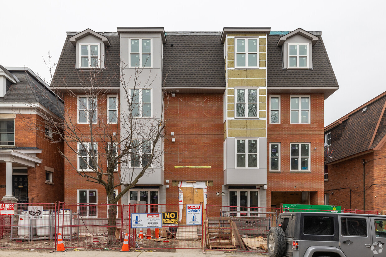 Building Photo - Sunflower Suites