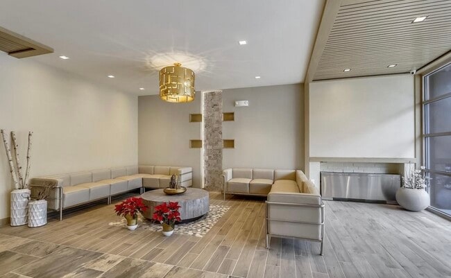 Building Photo - 4720 Chevy Chase Dr