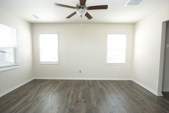Foto del edificio - Beautiful 3-Bedroom 2-Baths Home with Garage in Terrell - Pet Friendly!