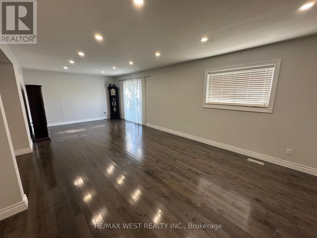 Photo du bâtiment - 437 Woodbridge Ave