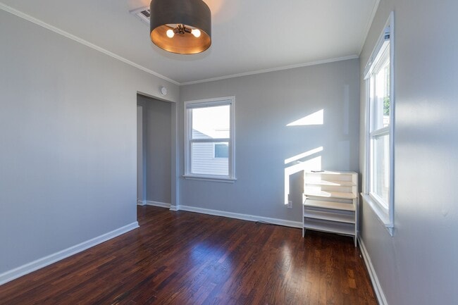 Building Photo - Beautiful Brookside duplex unit - NO PETS