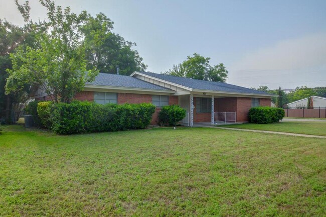 Photo - 7821 Natalie Dr House