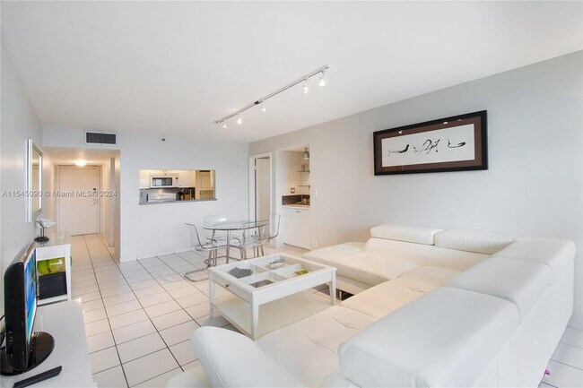 Foto del edificio - 1717 N Bayshore Dr