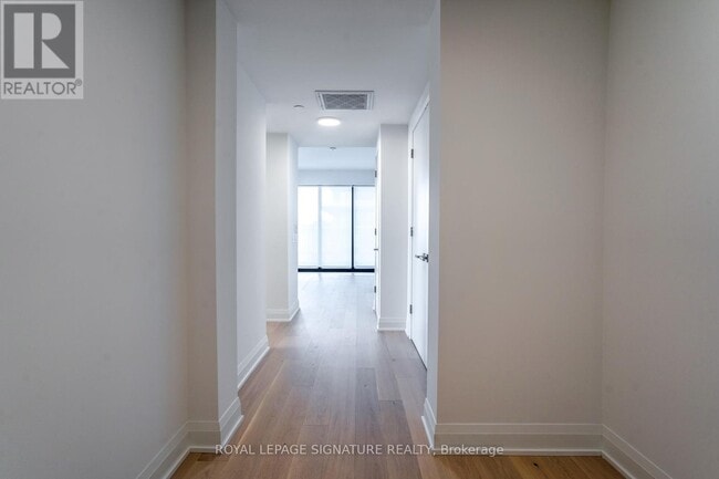 Photo du bâtiment - 33 Frederick Todd Wy