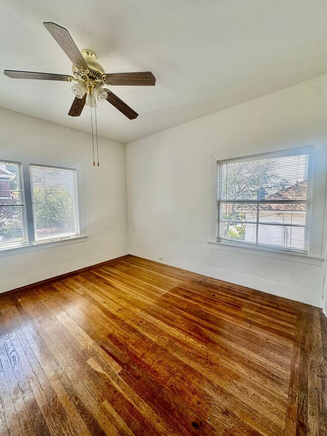 Foto del edificio - 6bedroom house full of charm steps from UC...