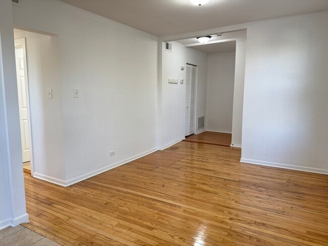 Foto del edificio - 2748 N Kilpatrick Ave