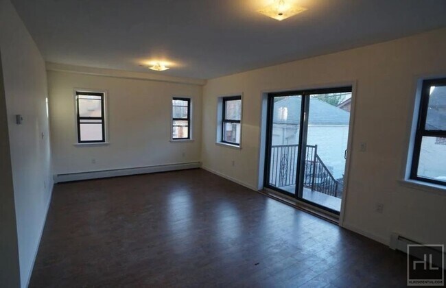 Building Photo - Huge Waterfront Mansion with upgraded inte...