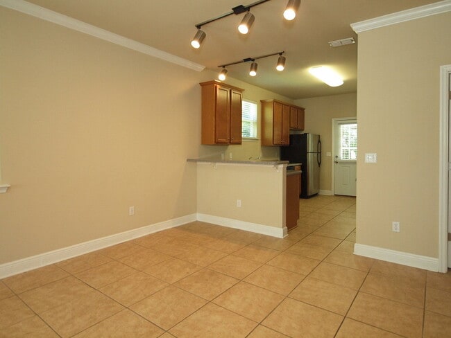 Building Photo - Hamptons on High – 4 Bedroom / 4 Bathroom Student Townhome Near FSU & TSC!