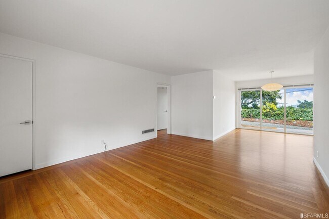 Building Photo - 3101 Sunset Terrace