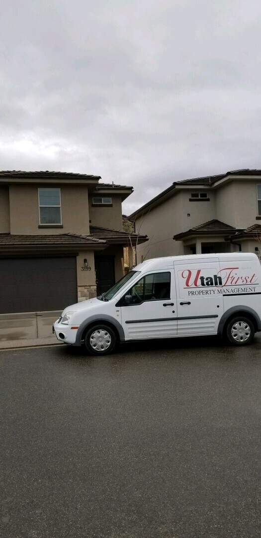 Foto del edificio - Town home in Little Valley Area. End Unit!!