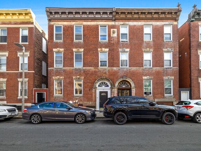 Building Photo - Charming 1 Bedroom-No Broker Fee