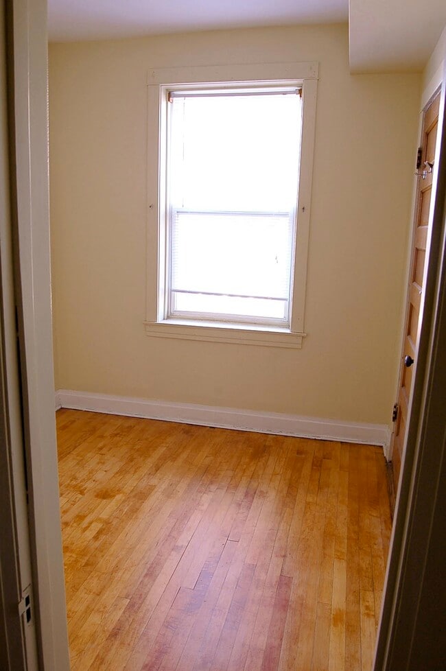 Building Photo - 3144 N Ridgeway Ave