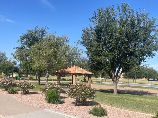 Foto del edificio - 4 BRM, 2 BA. HOME IN VAL VISTA PLACE in GI...
