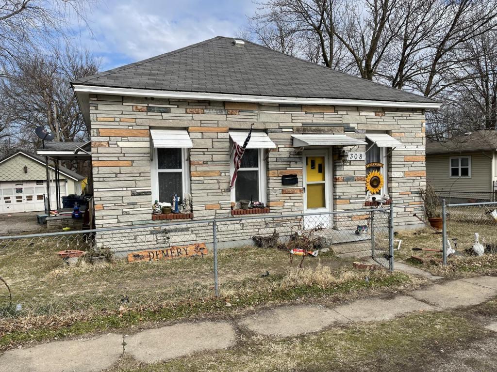 308 E Wilson Street House Rental in Carterville, MO