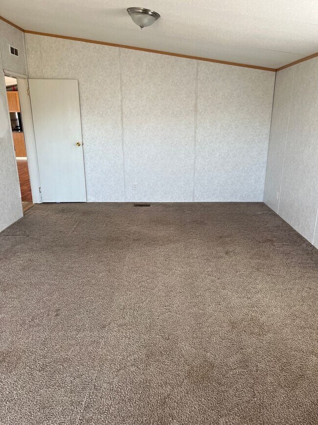 Building Photo - 3 bedroom 2 bath
